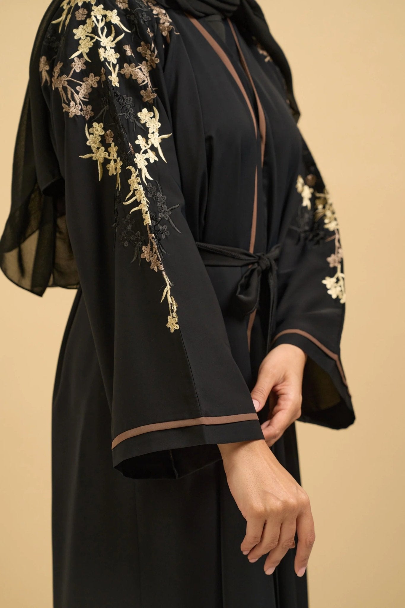 Ebony Elegance - Awrah Abayas UAE