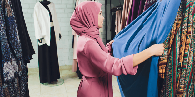 Understanding Abaya Fabrics: Choosing the Right Material for Comfort and Style